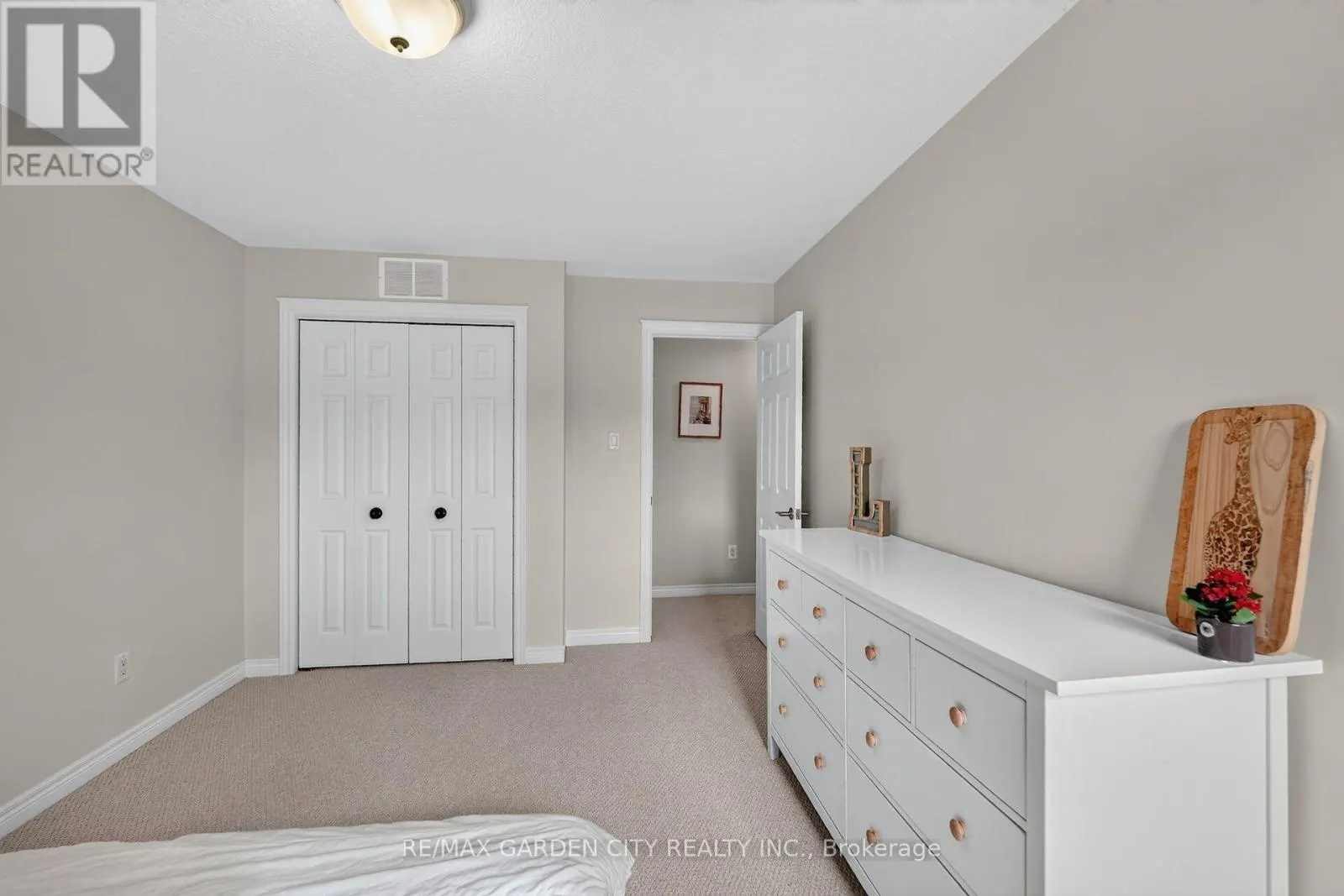 3993 AZALEA CRESCENT
