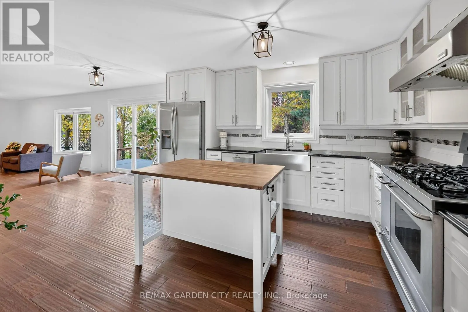 3993 AZALEA CRESCENT