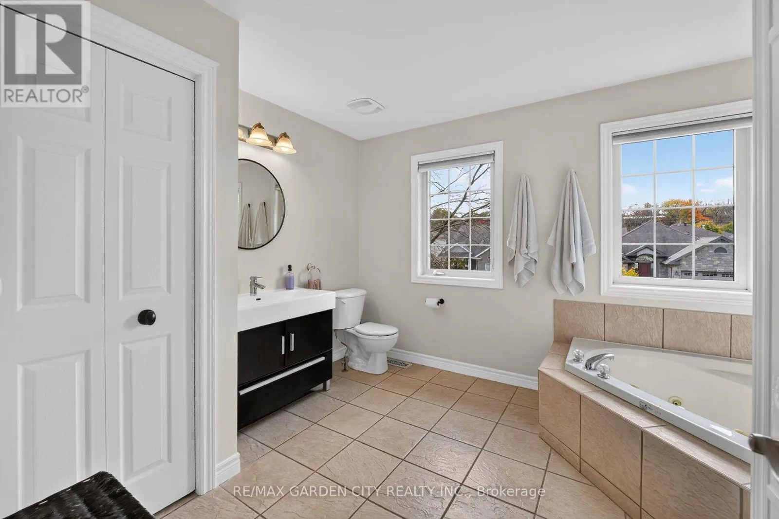 3993 AZALEA CRESCENT