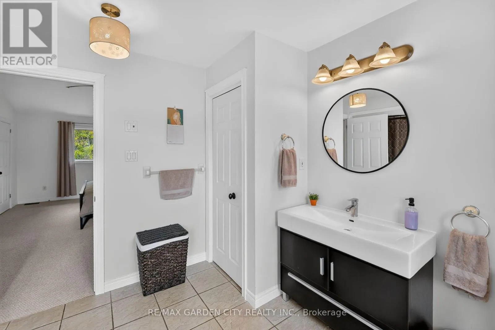 3993 AZALEA CRESCENT