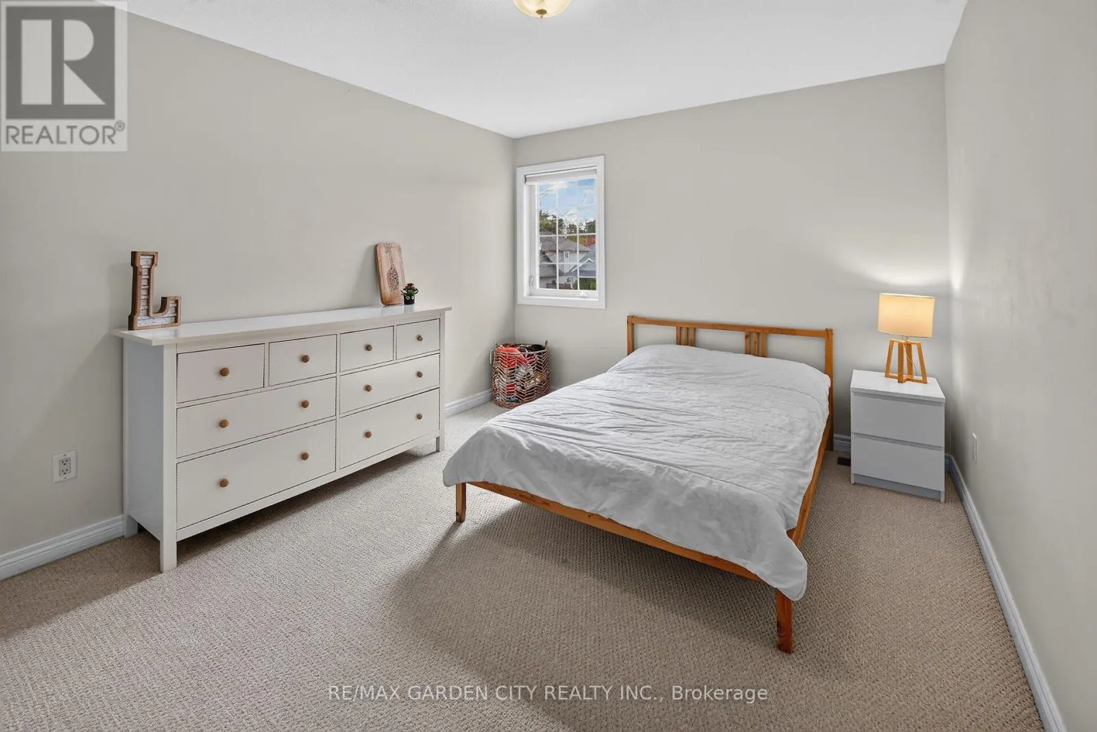 3993 AZALEA CRESCENT