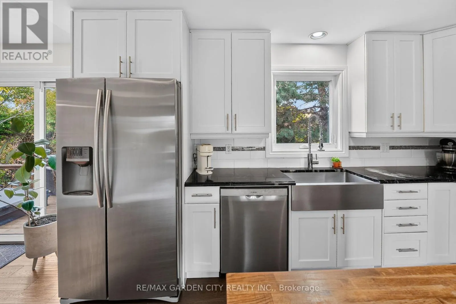 3993 AZALEA CRESCENT