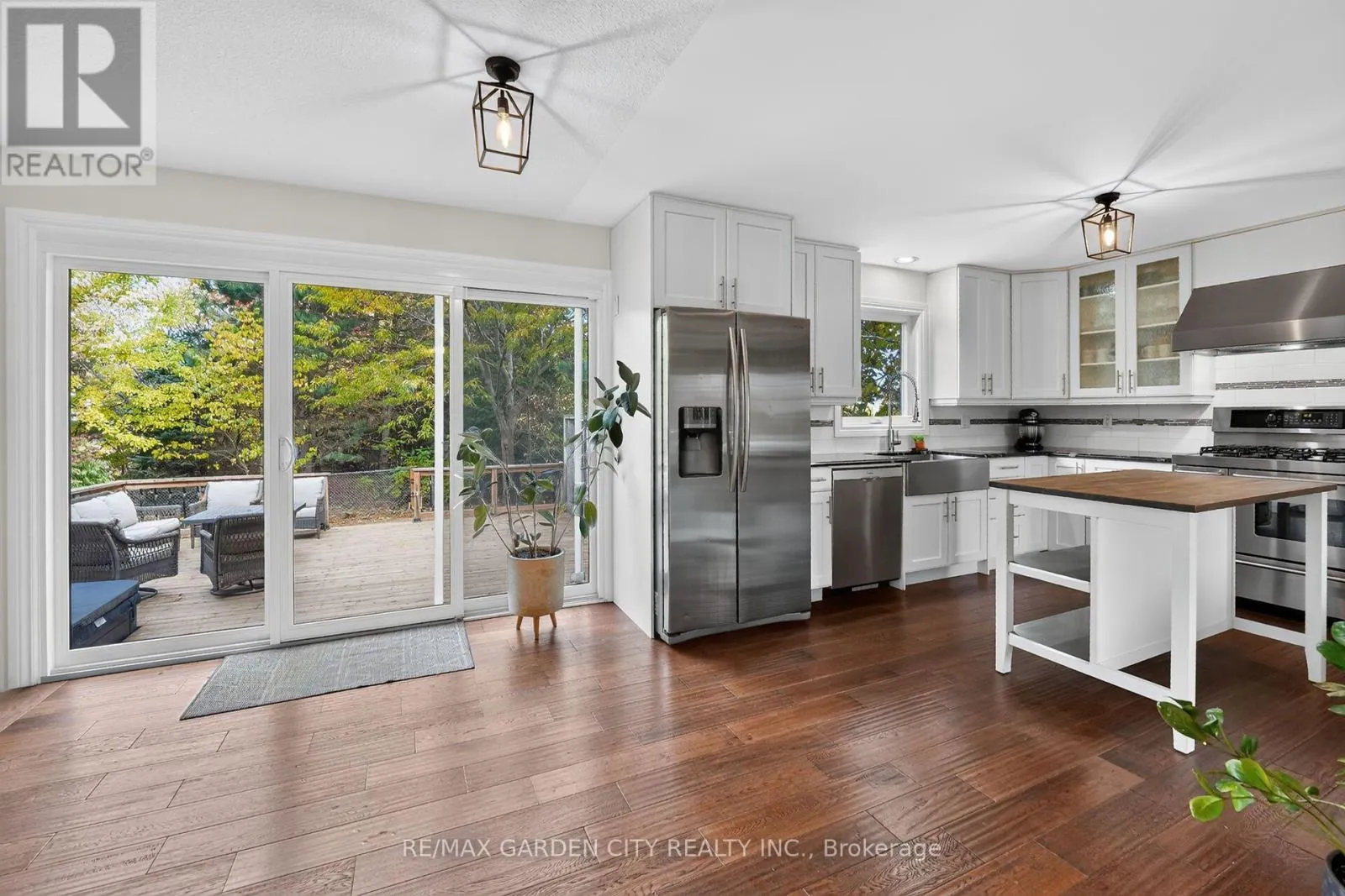3993 AZALEA CRESCENT