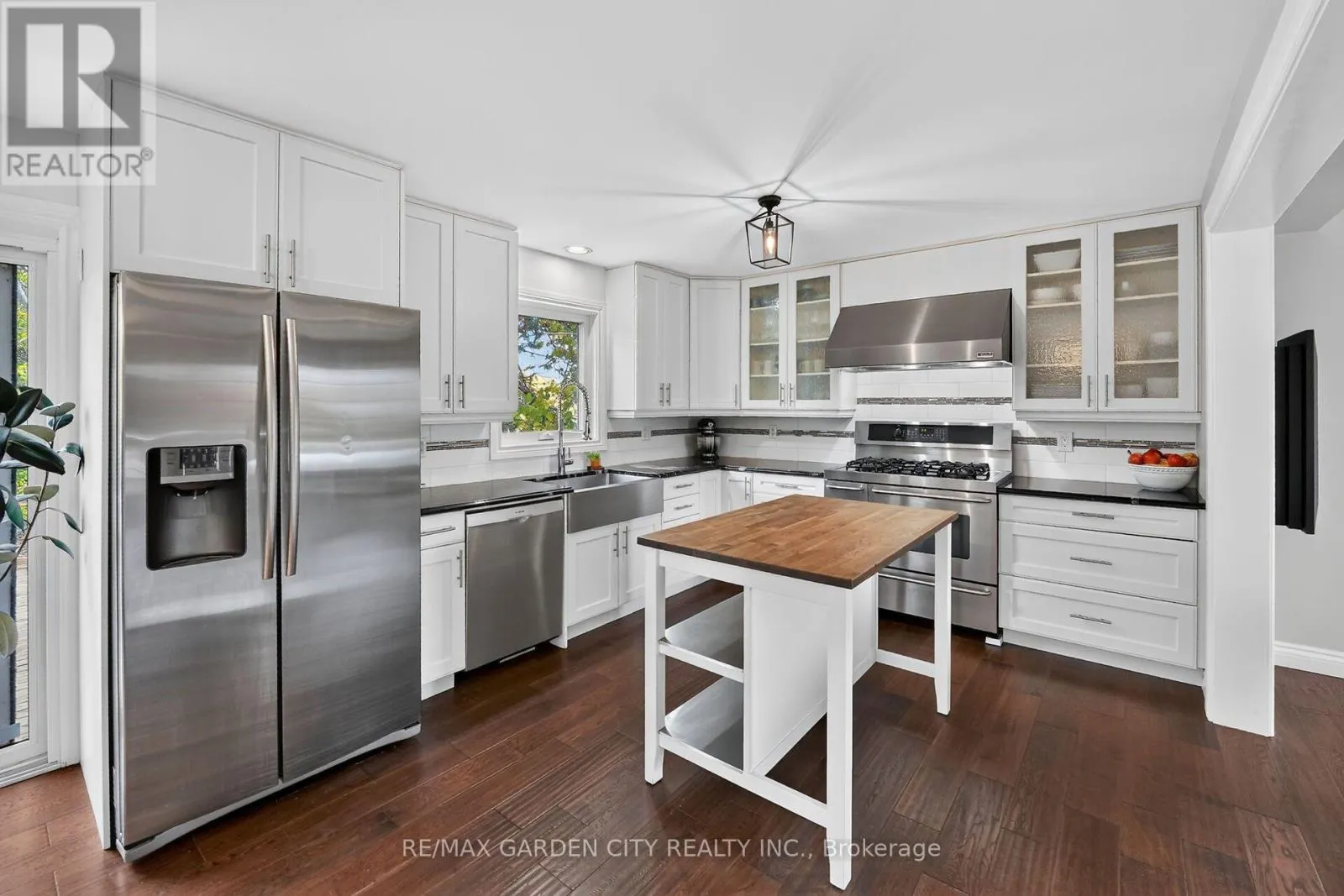 3993 AZALEA CRESCENT