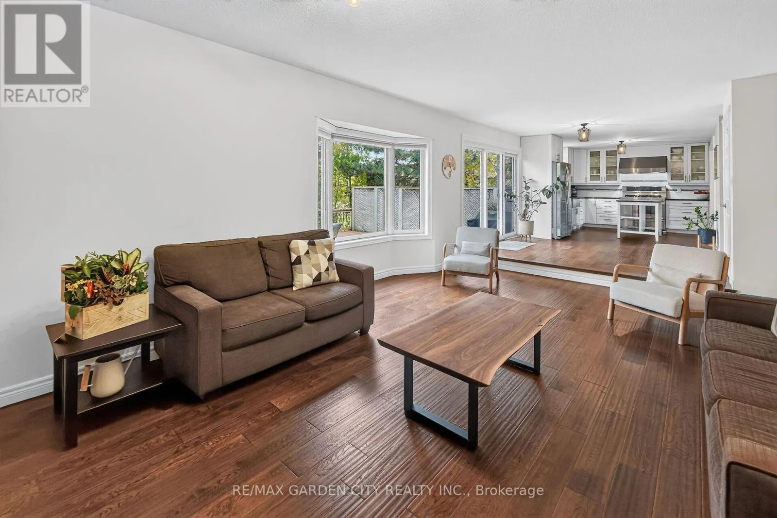 3993 AZALEA CRESCENT