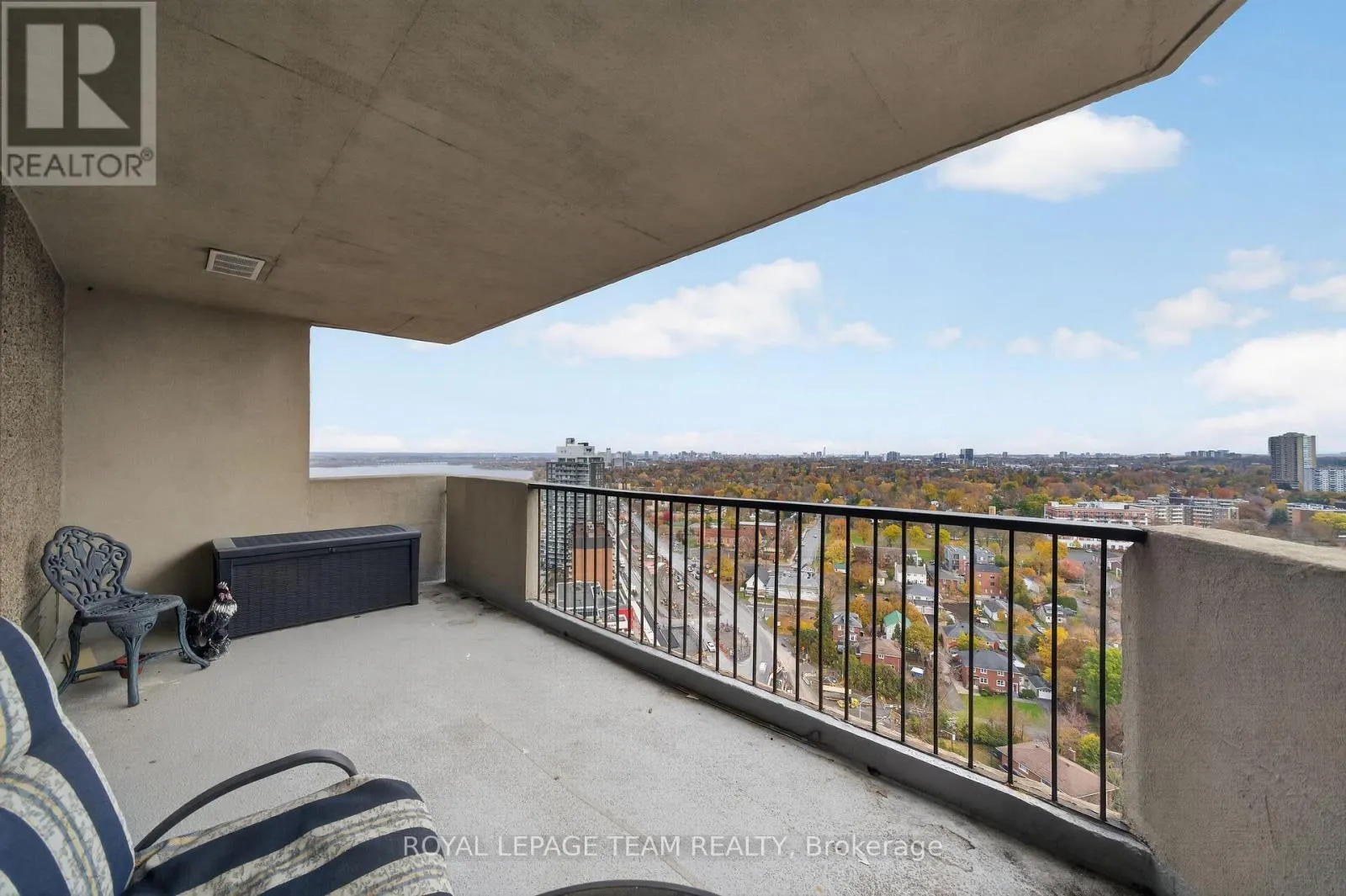 2705 - 1025 RICHMOND ROAD