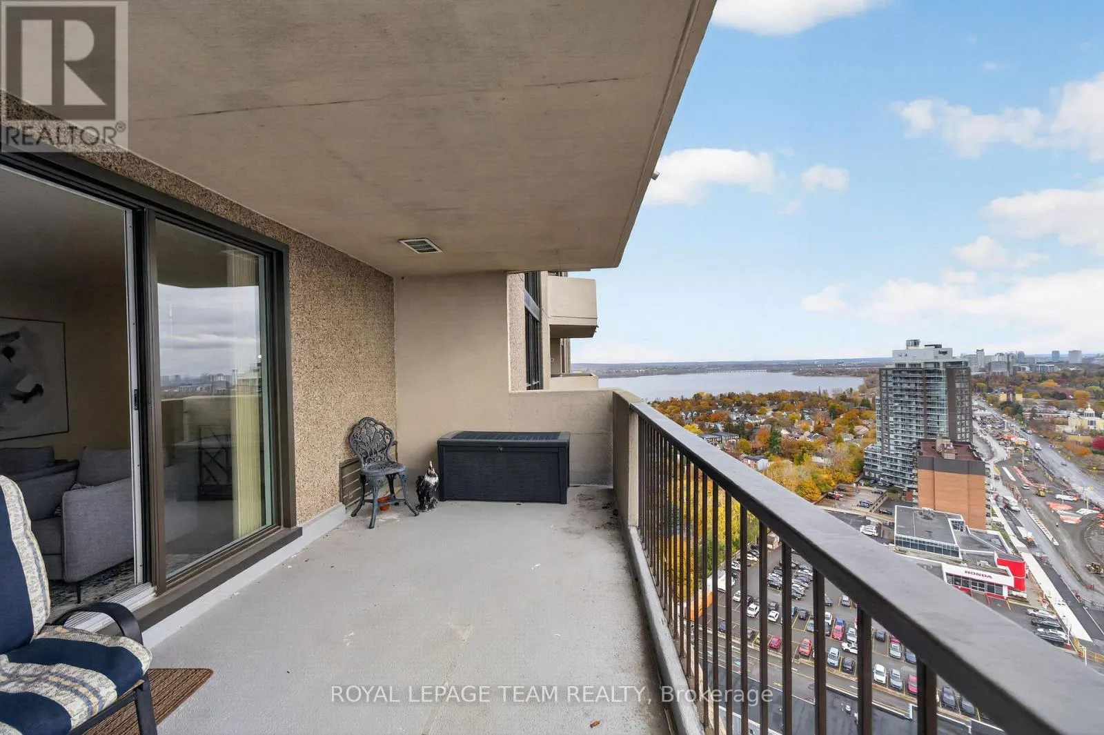 2705 - 1025 RICHMOND ROAD