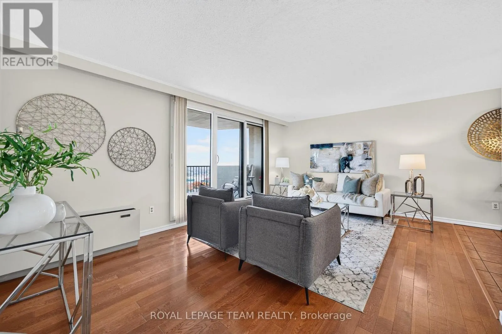 2705 - 1025 RICHMOND ROAD