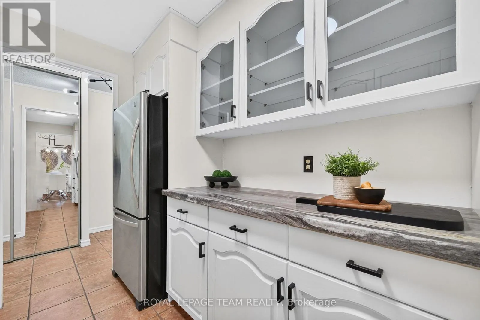 2705 - 1025 RICHMOND ROAD