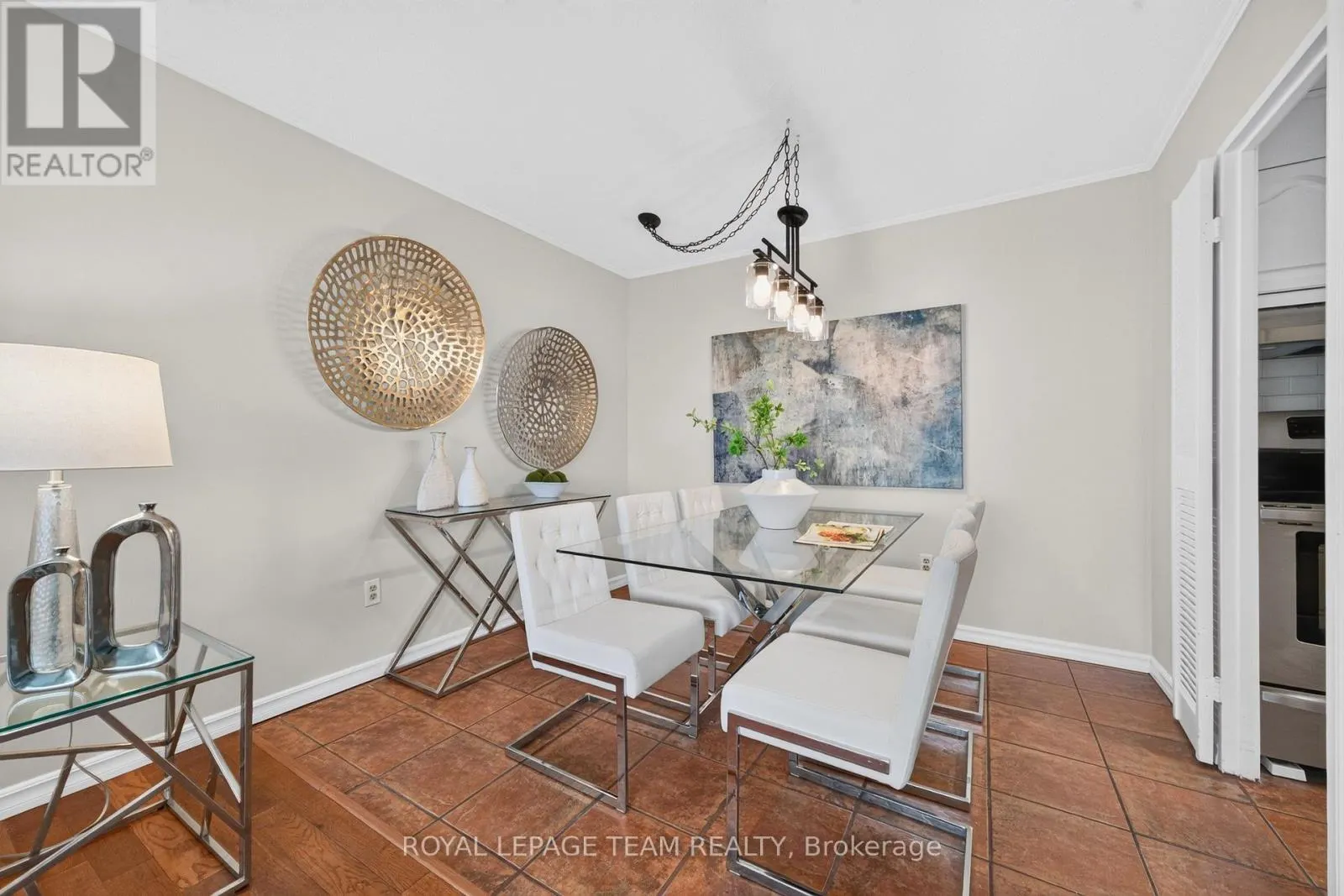 2705 - 1025 RICHMOND ROAD