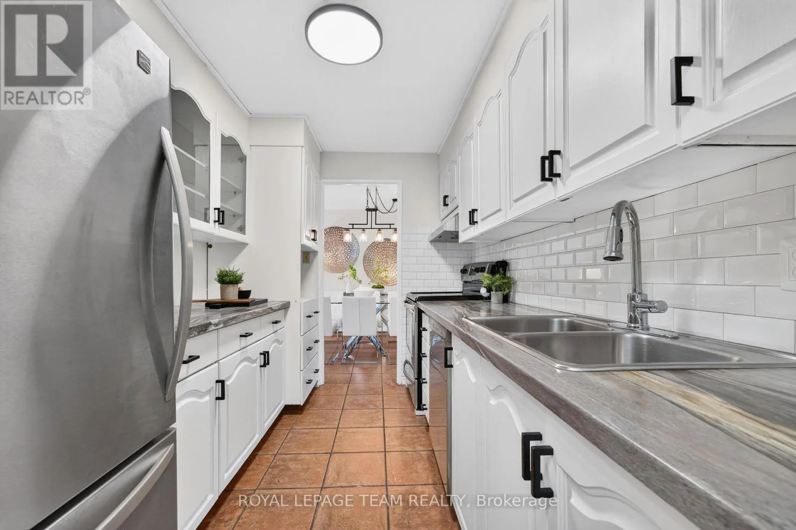 2705 - 1025 RICHMOND ROAD