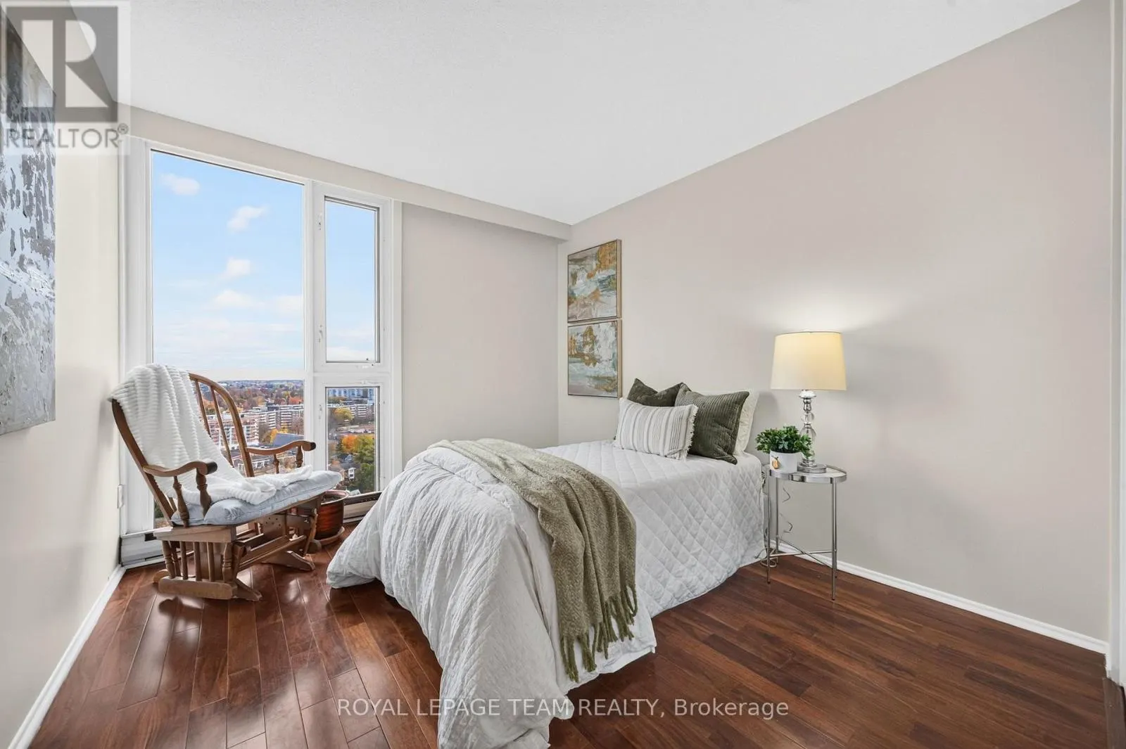 2705 - 1025 RICHMOND ROAD