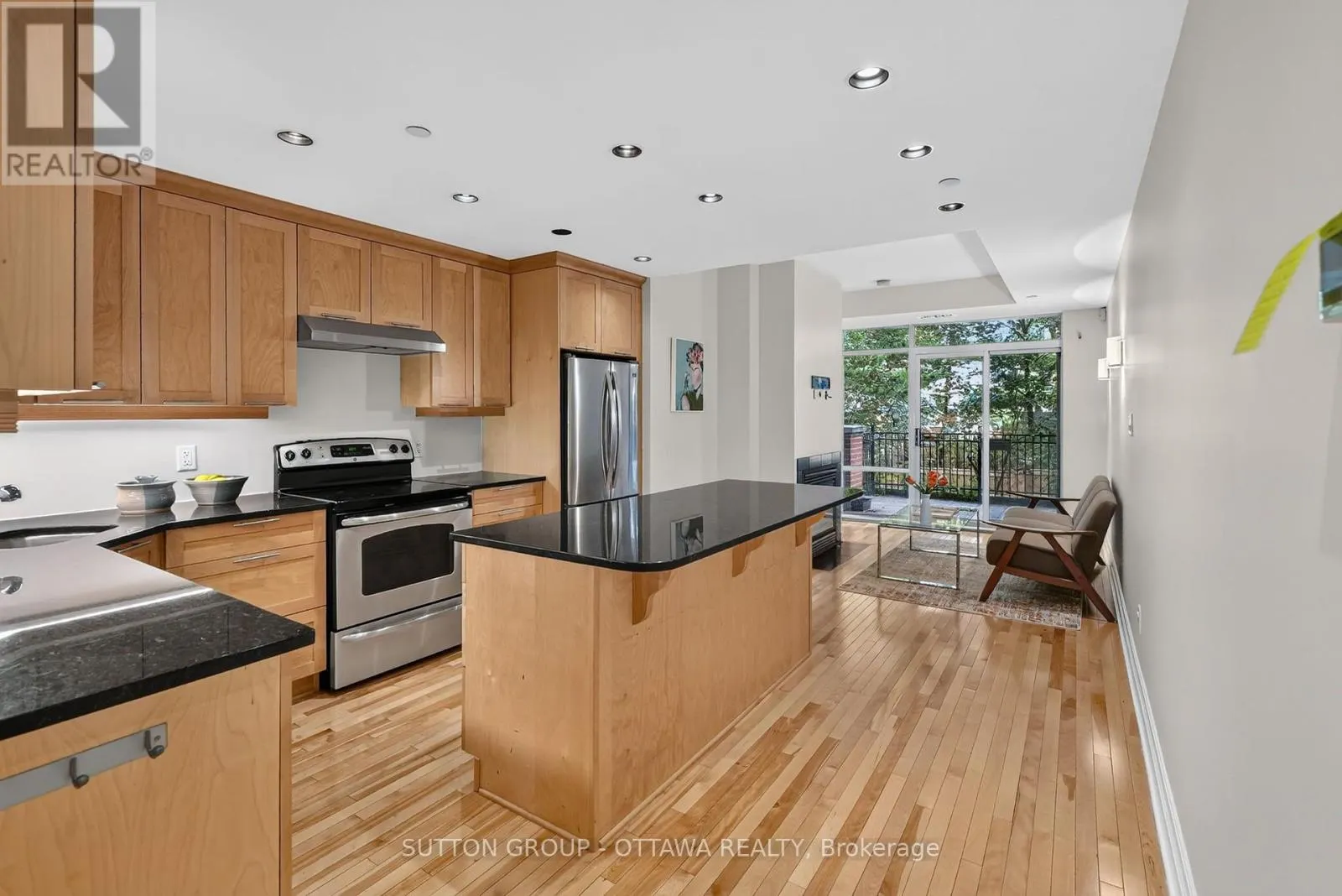 103 - 950 MARGUERITE AVENUE