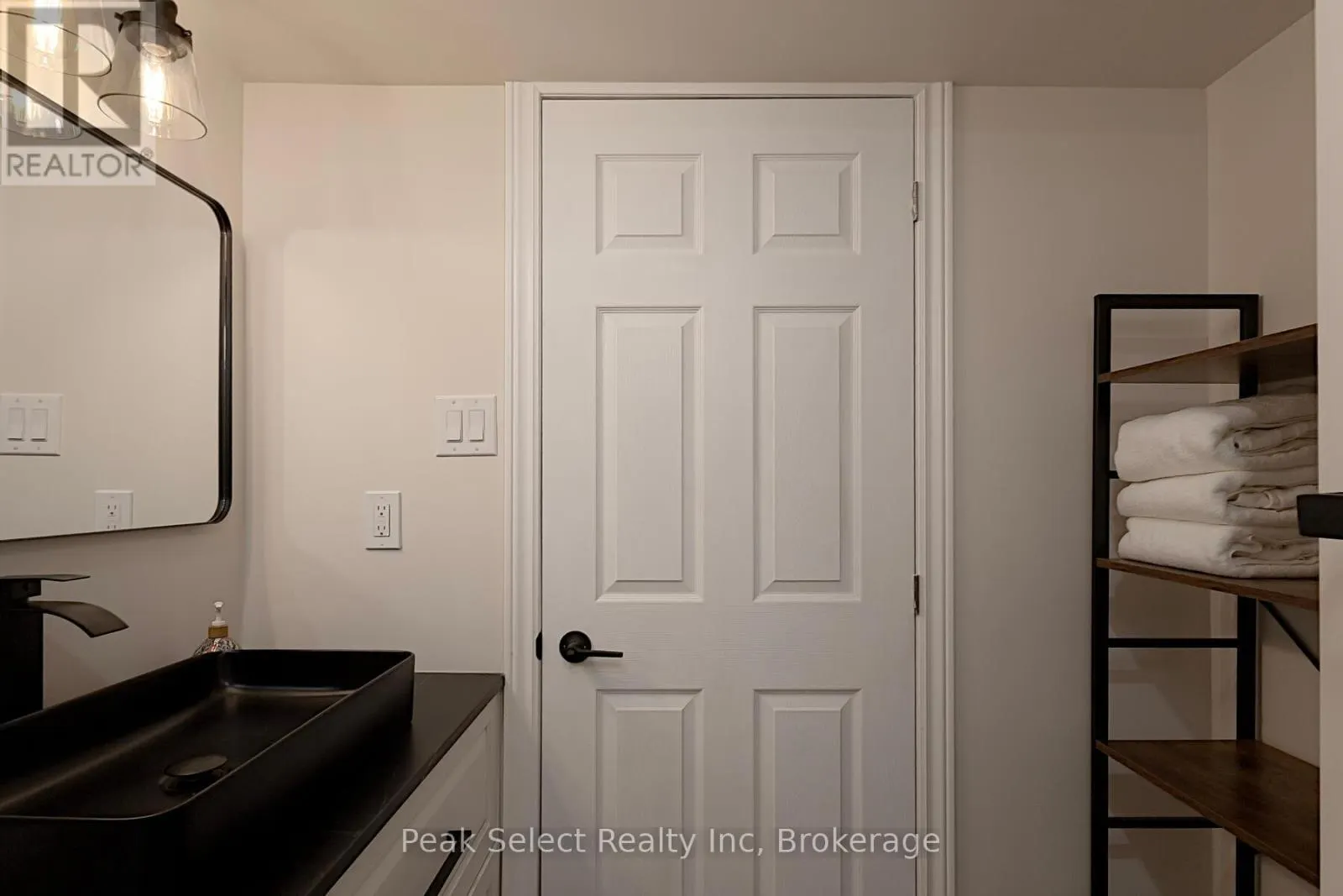 21 - 20 WATER STREET SOUTH #21