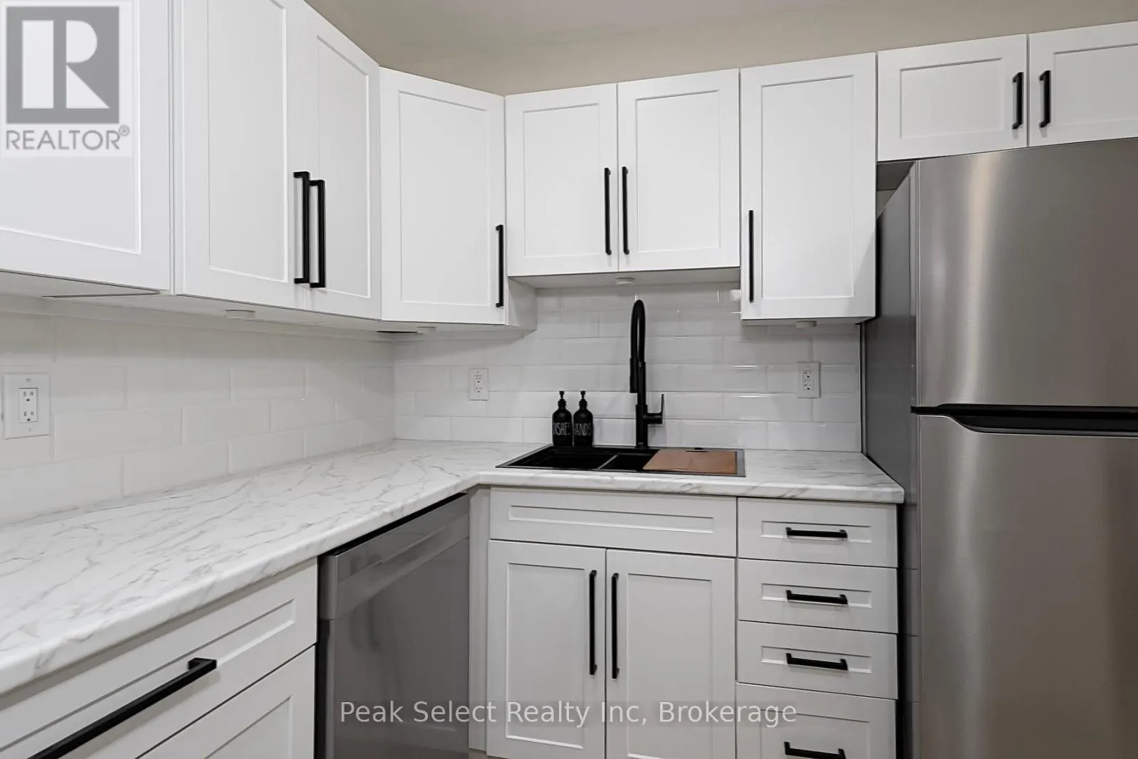 21 - 20 WATER STREET SOUTH #21