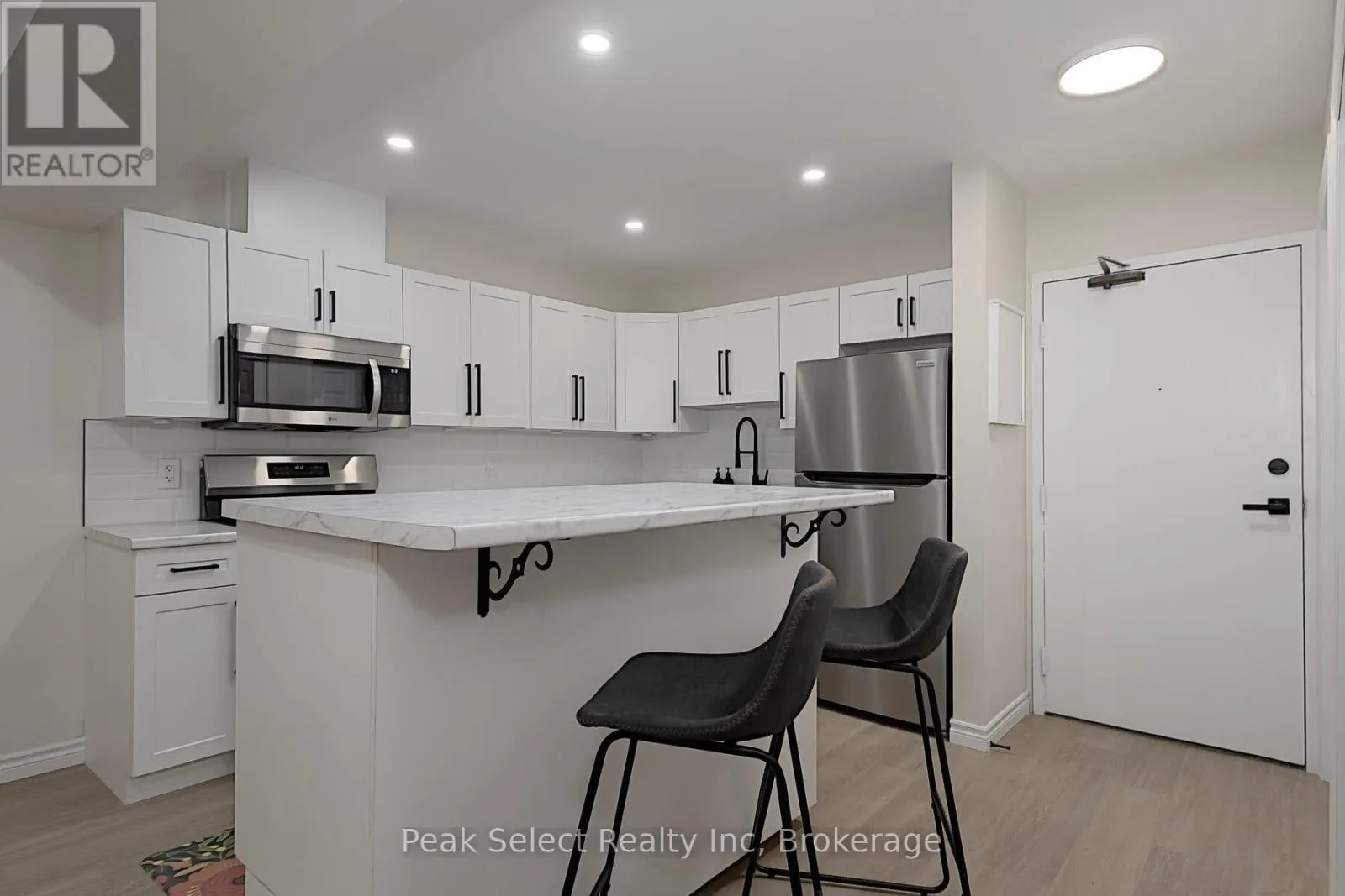 21 - 20 WATER STREET SOUTH #21