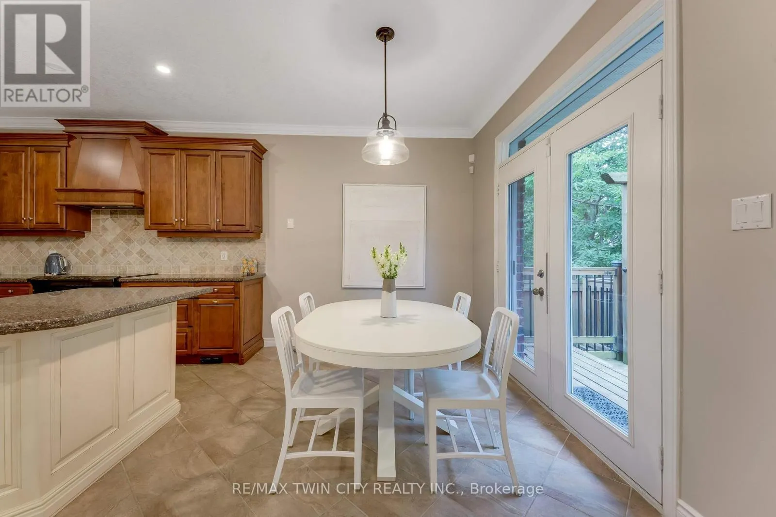 213 EDGEWATER CRESCENT