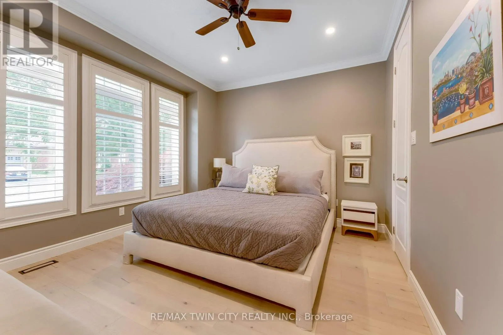 213 EDGEWATER CRESCENT