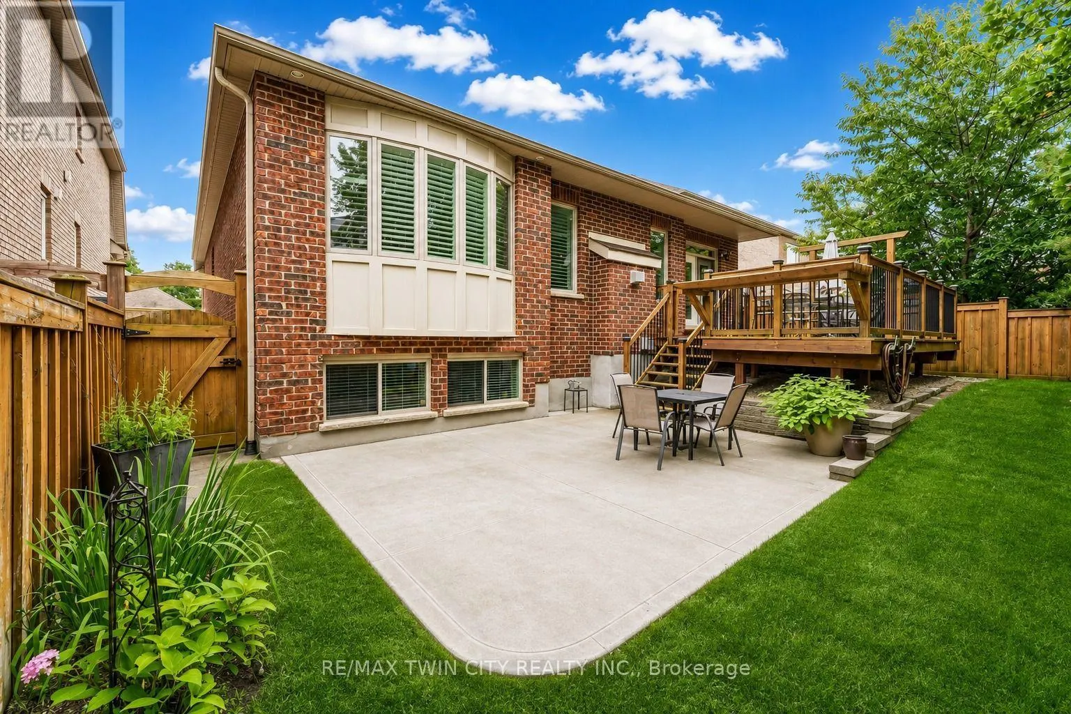 213 EDGEWATER CRESCENT