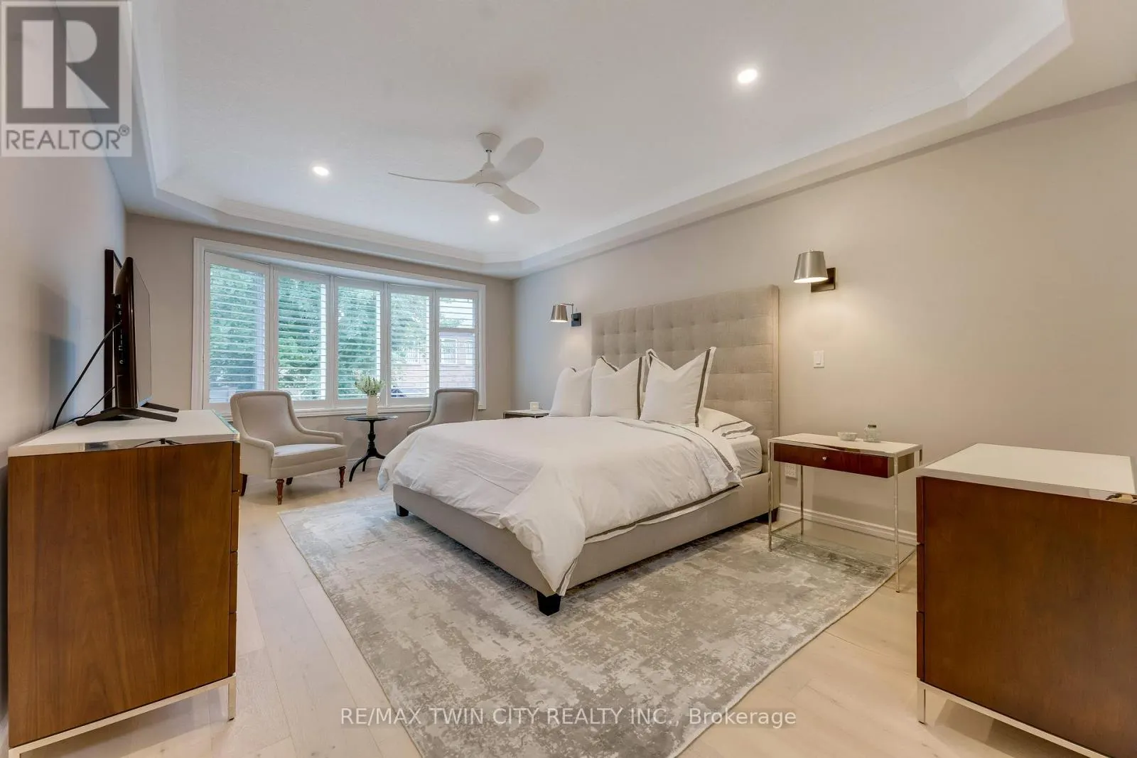213 EDGEWATER CRESCENT