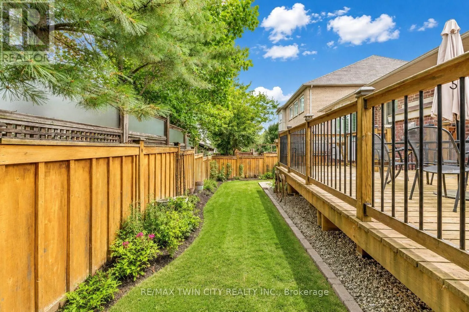 213 EDGEWATER CRESCENT