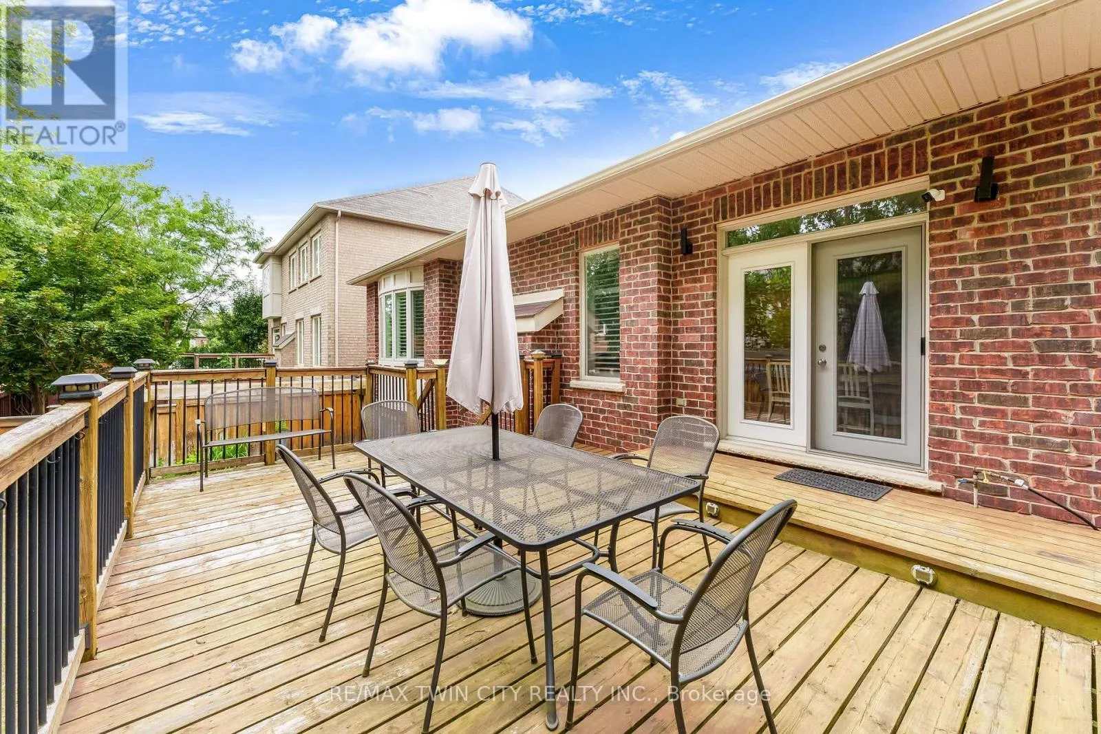 213 EDGEWATER CRESCENT