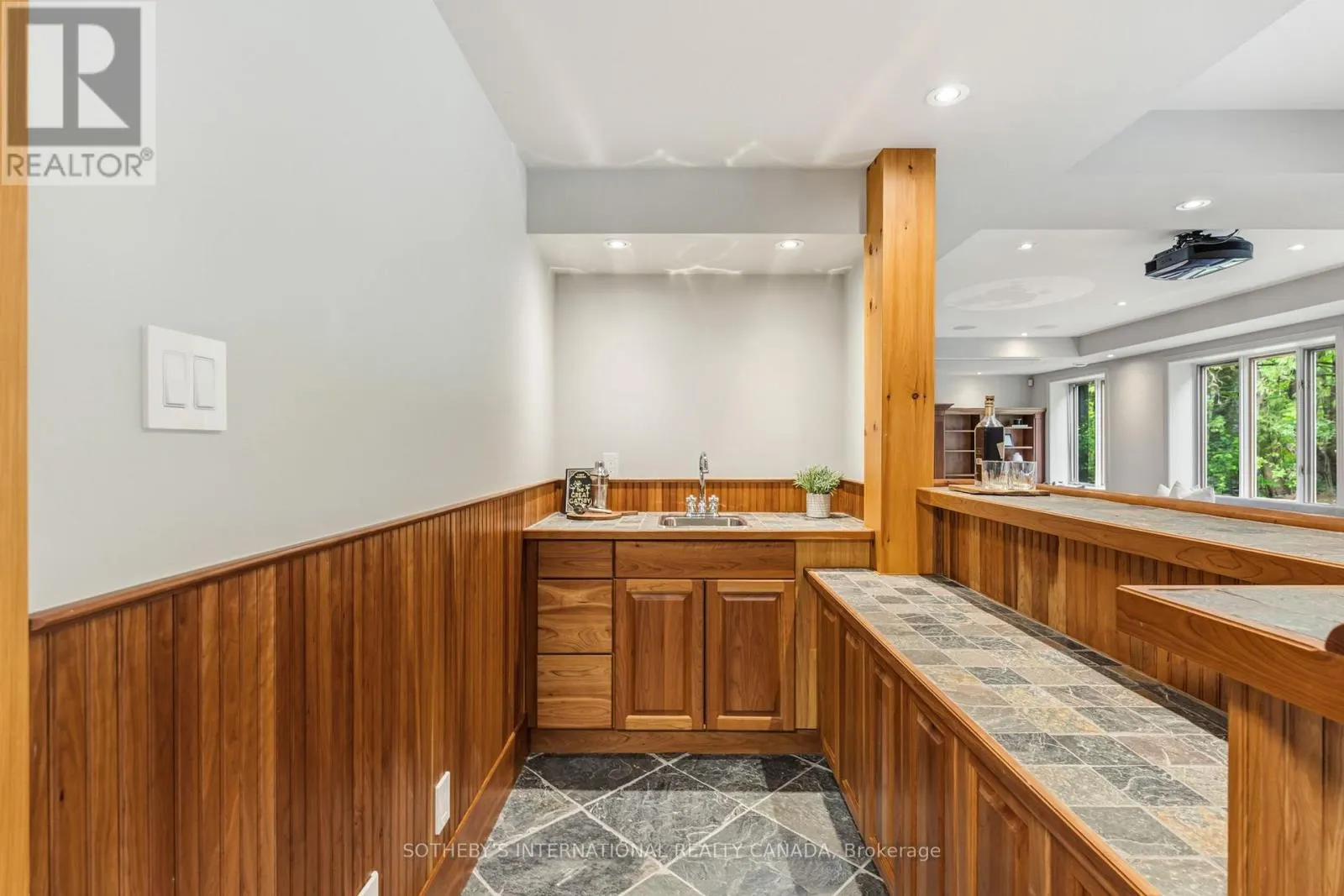 136 PRINCES STREET W