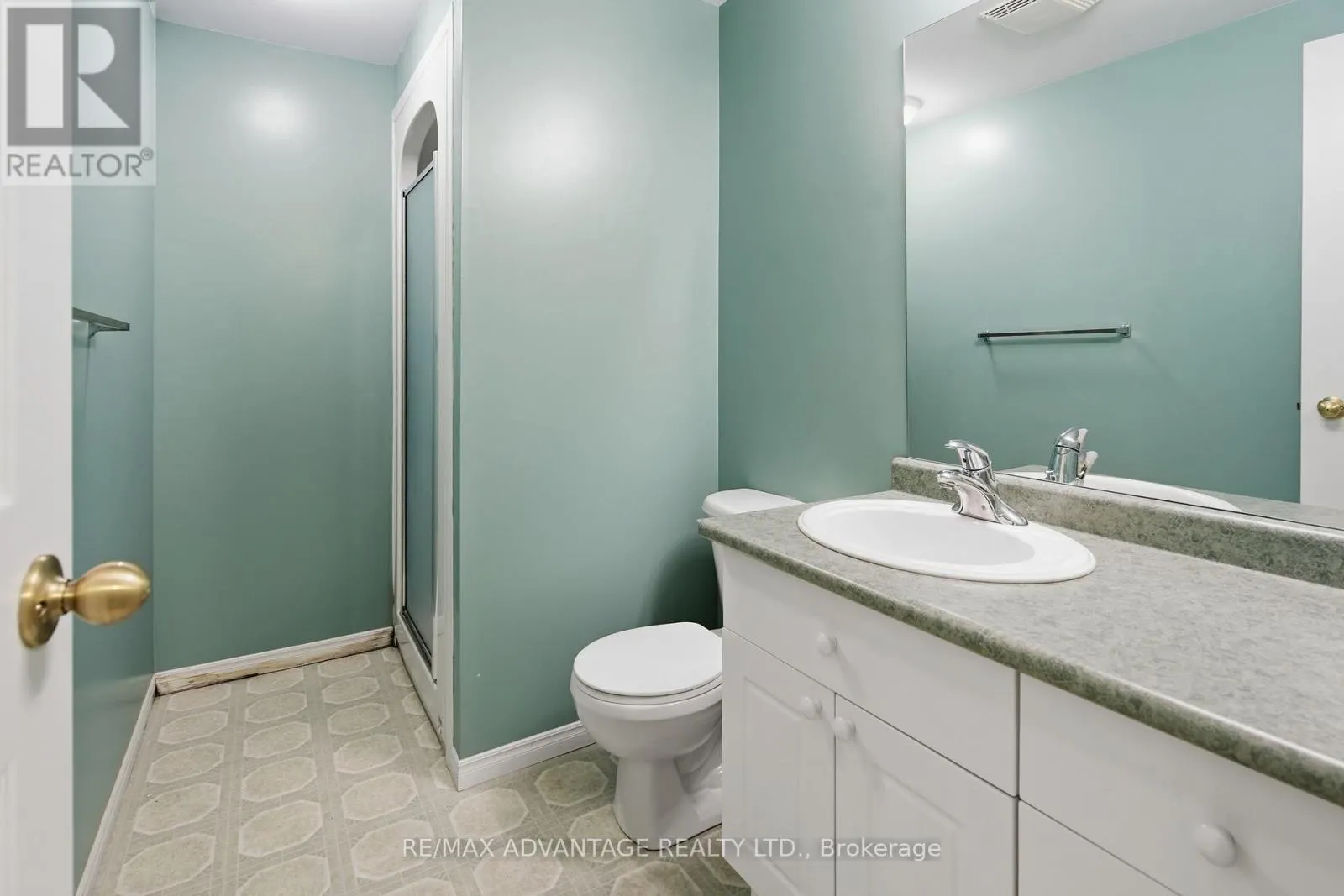 18 - 122 SHERWOOD FOREST SQUARE #18