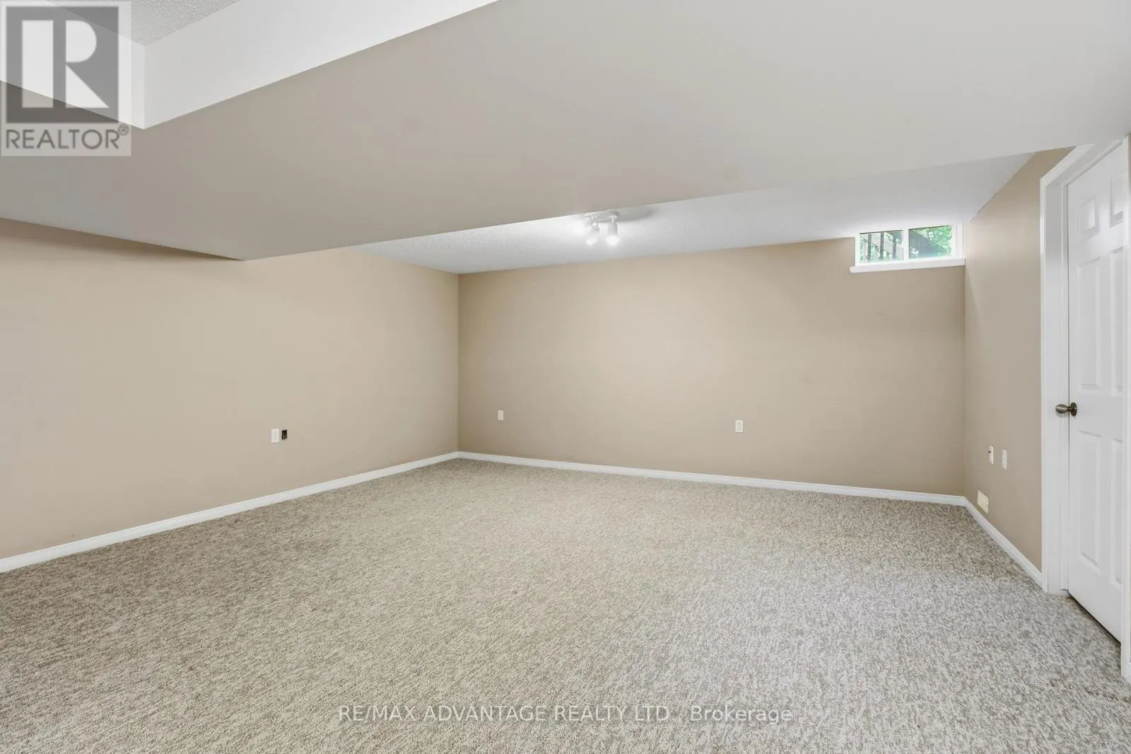 18 - 122 SHERWOOD FOREST SQUARE #18