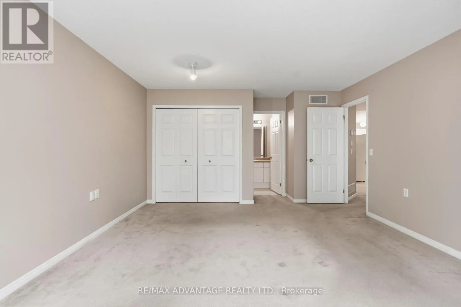 18 - 122 SHERWOOD FOREST SQUARE #18