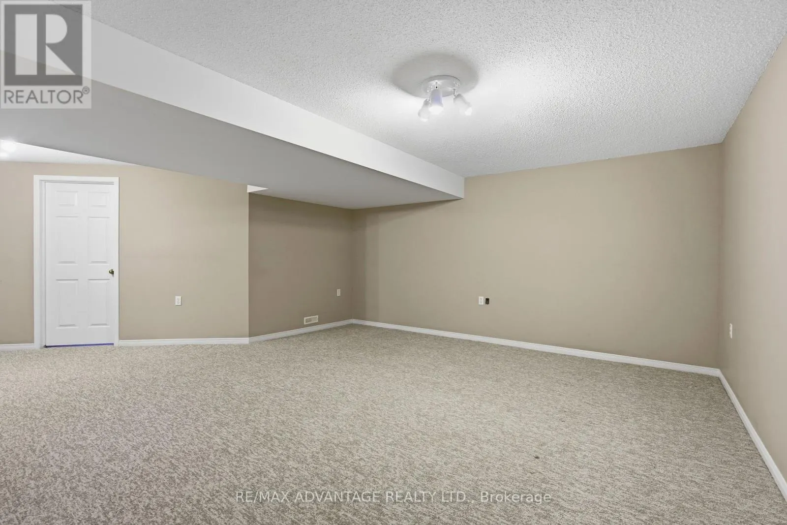 18 - 122 SHERWOOD FOREST SQUARE #18