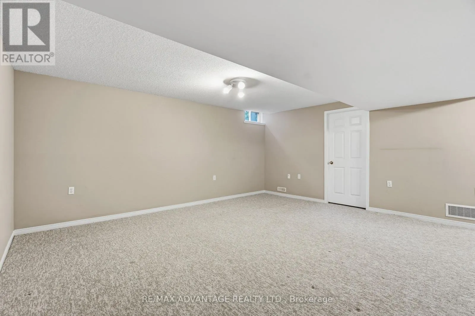 18 - 122 SHERWOOD FOREST SQUARE #18