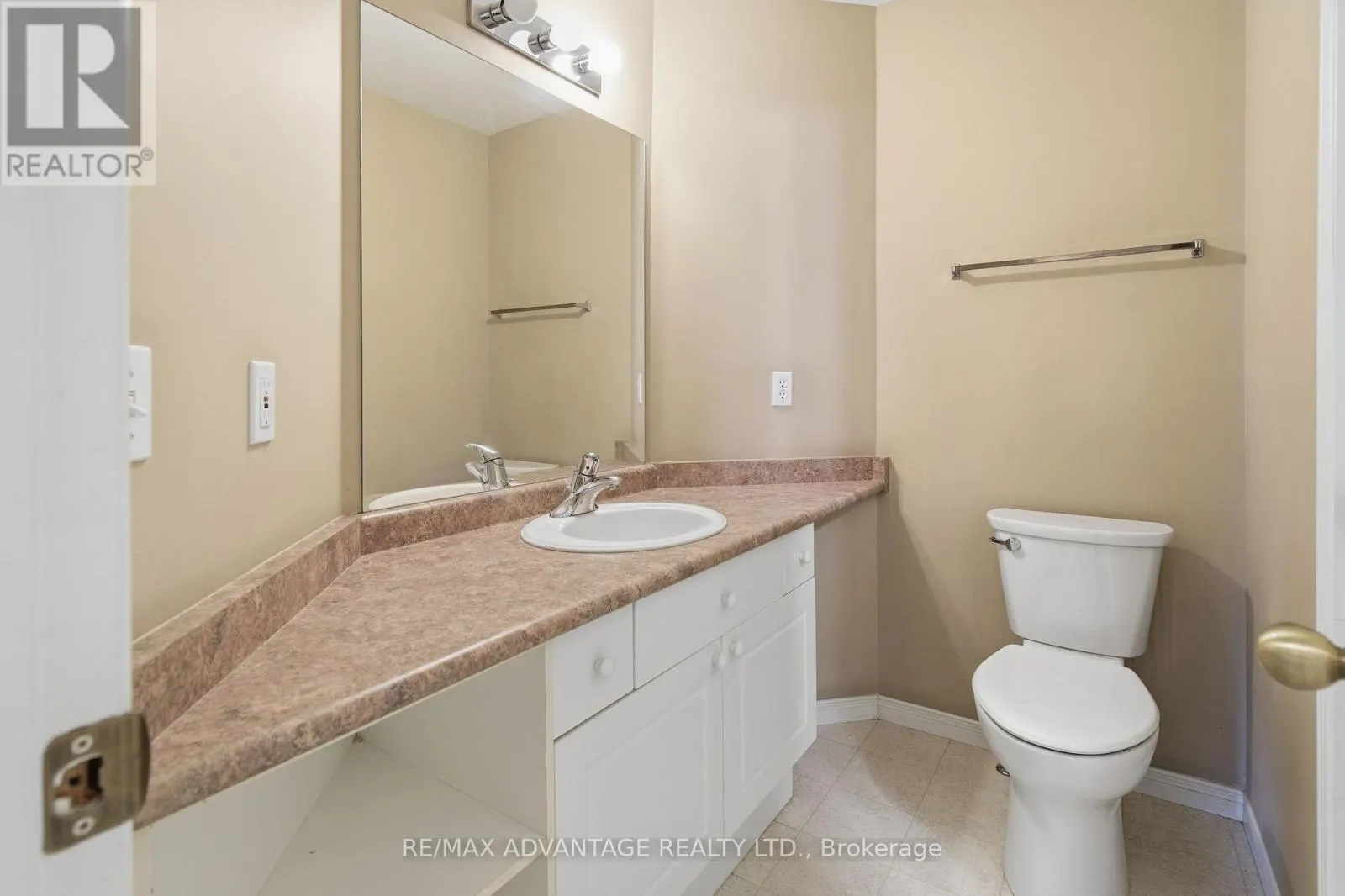 18 - 122 SHERWOOD FOREST SQUARE #18