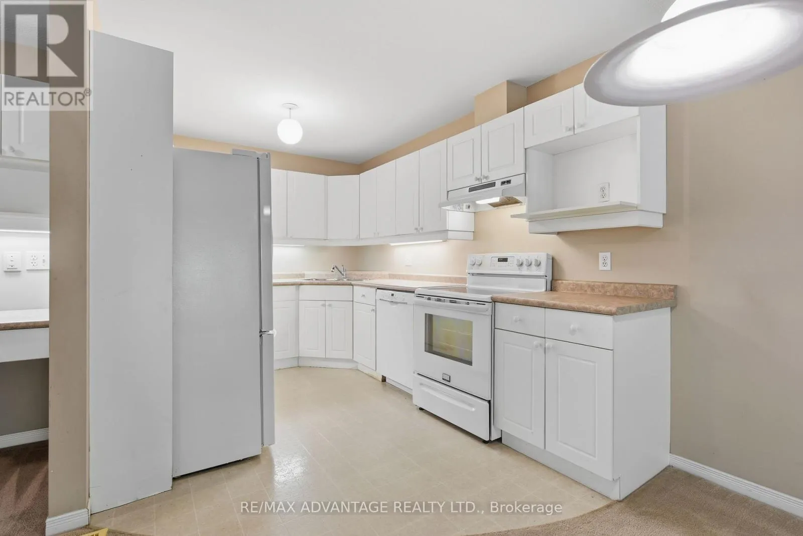 18 - 122 SHERWOOD FOREST SQUARE #18