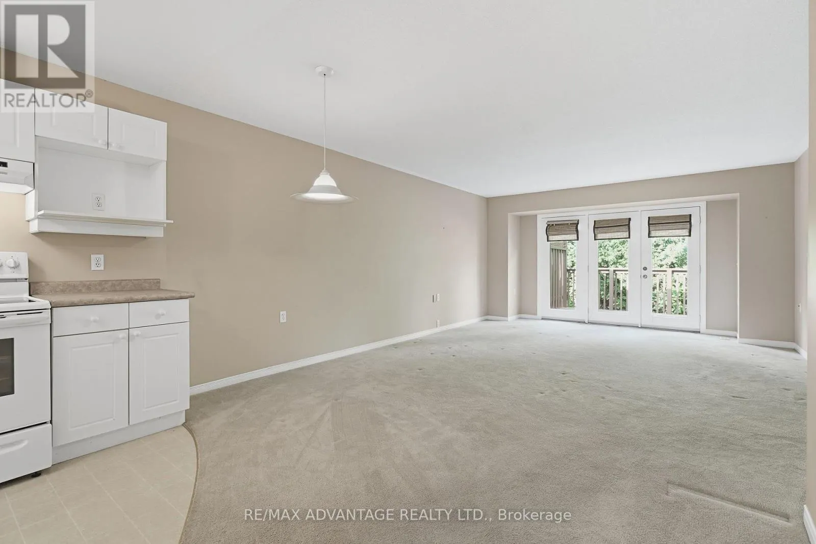 18 - 122 SHERWOOD FOREST SQUARE #18