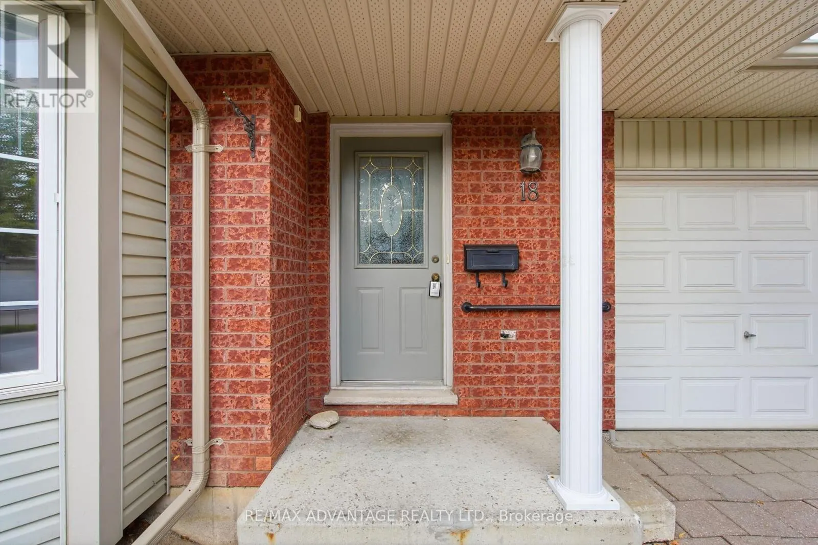 18 - 122 SHERWOOD FOREST SQUARE #18