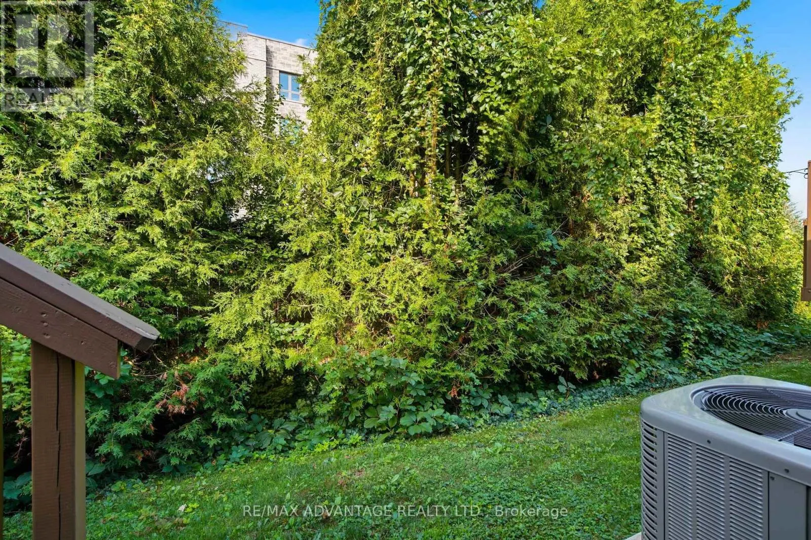 18 - 122 SHERWOOD FOREST SQUARE #18
