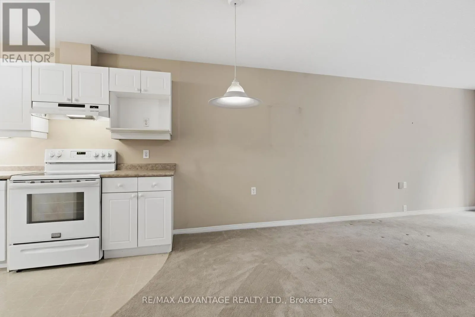 18 - 122 SHERWOOD FOREST SQUARE #18