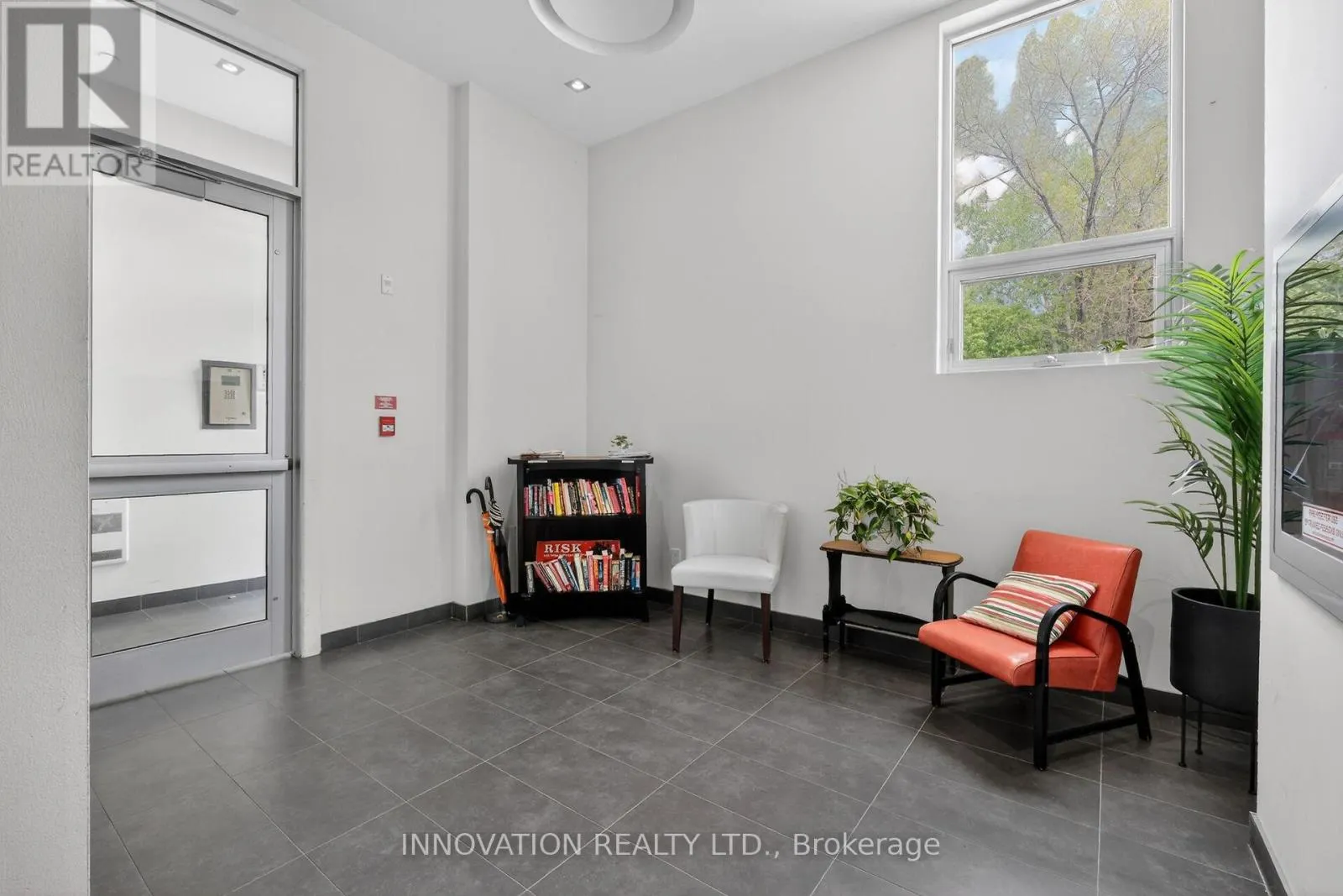 307 - 390 BOOTH STREET