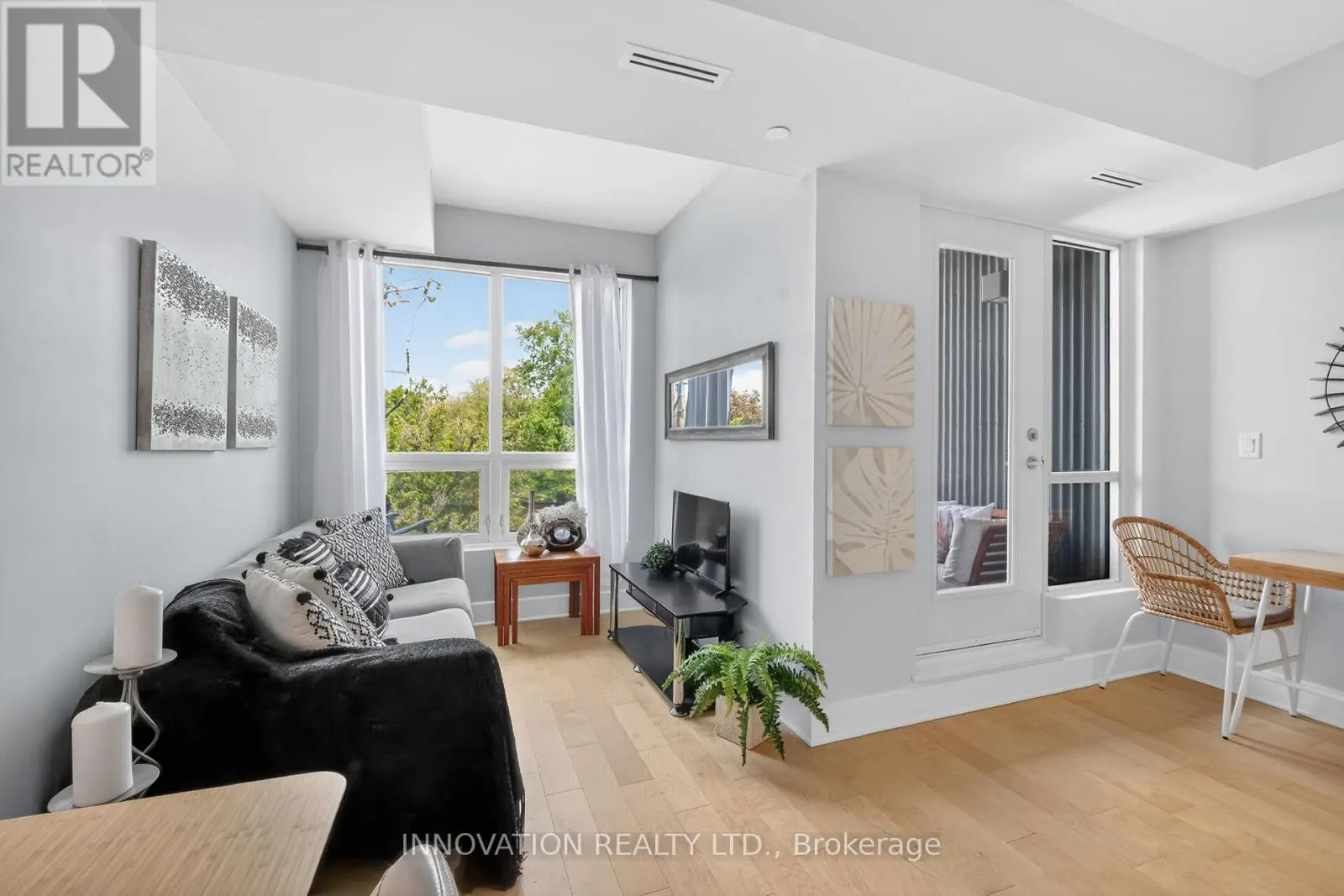 307 - 390 BOOTH STREET