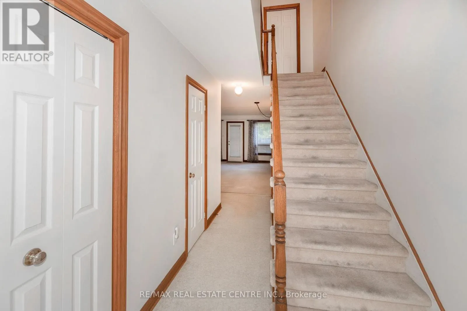 2 WALKER COURT