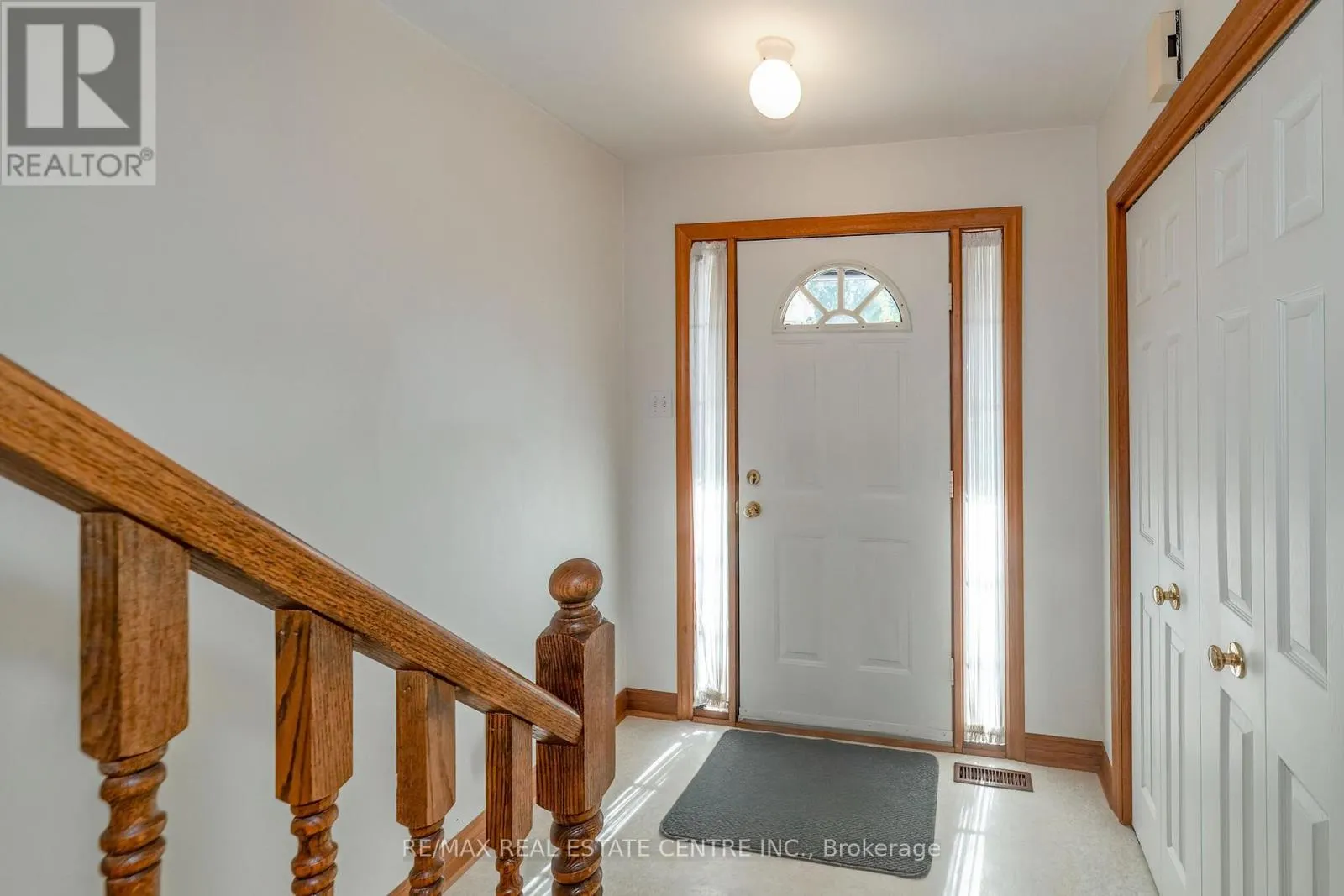 2 WALKER COURT