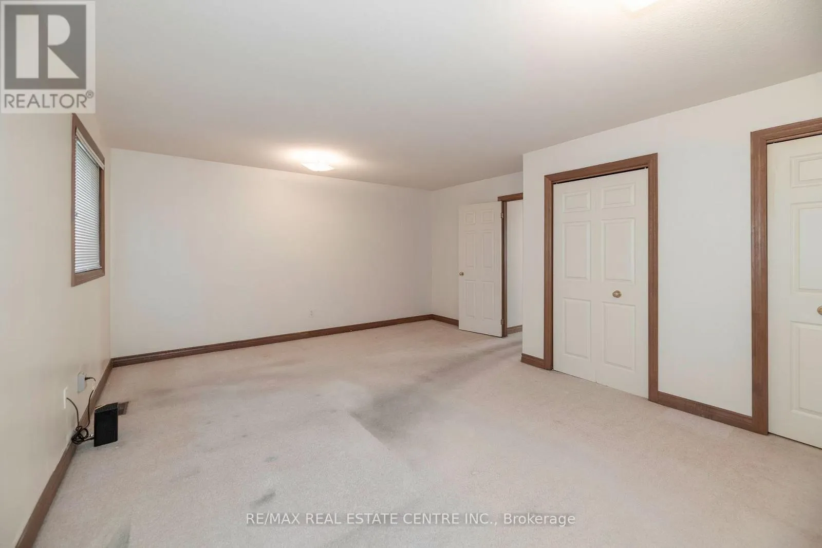2 WALKER COURT