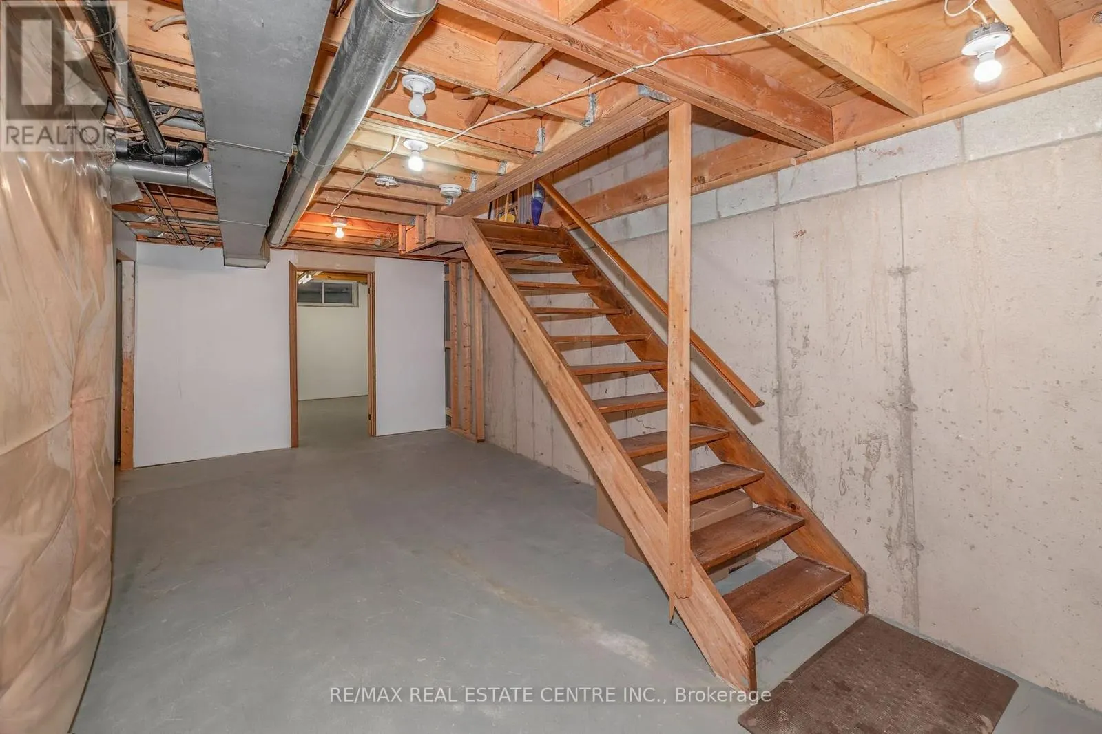 2 WALKER COURT