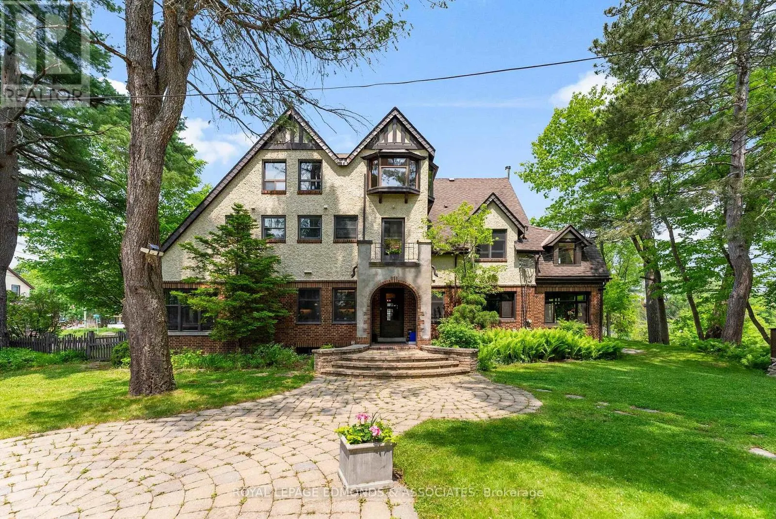 202 MARGARET STREET