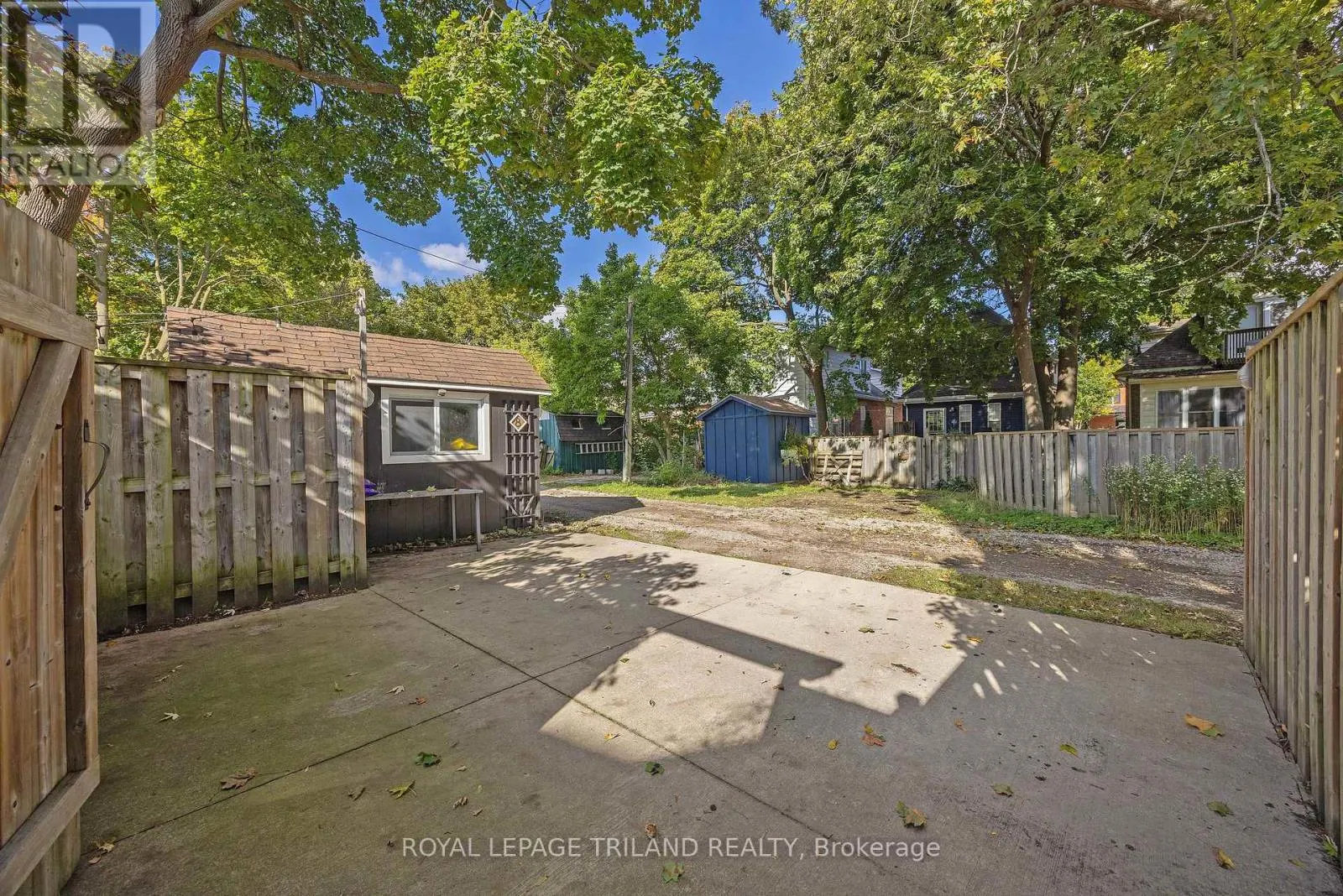8 MCKENZIE AVENUE
