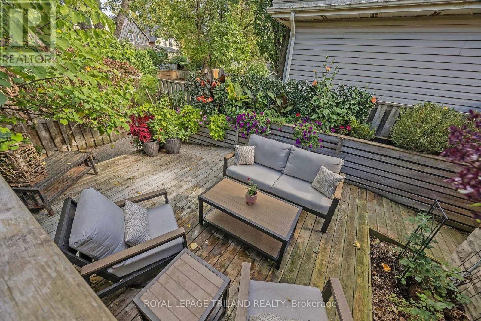 8 MCKENZIE AVENUE