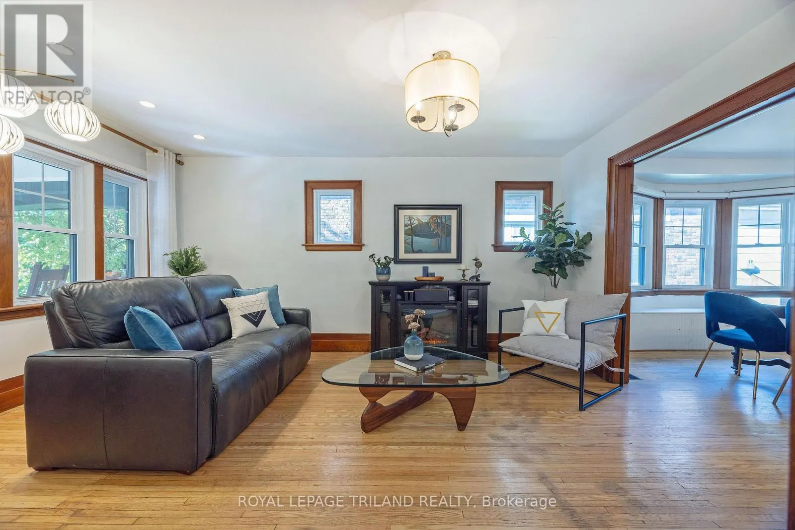 8 MCKENZIE AVENUE