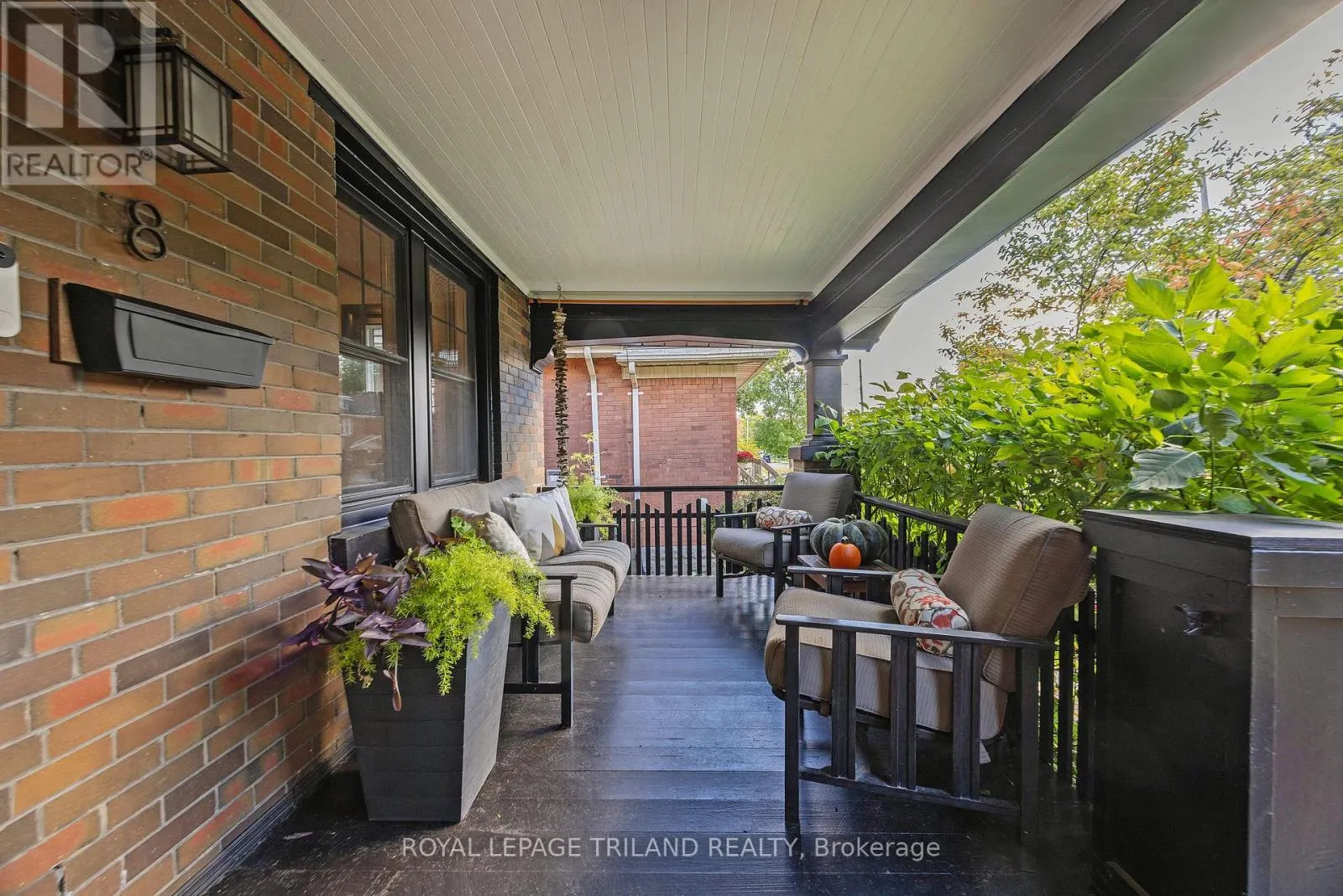 8 MCKENZIE AVENUE