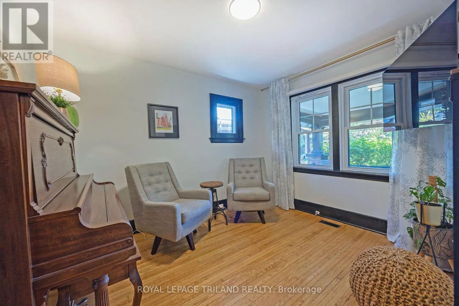 8 MCKENZIE AVENUE